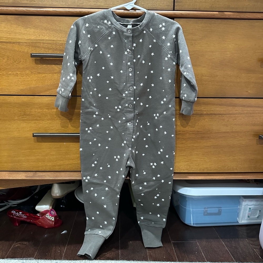 NWT Rylee & Cru Starry Gray Kids Footie Pajamas, Size 18-24 Months